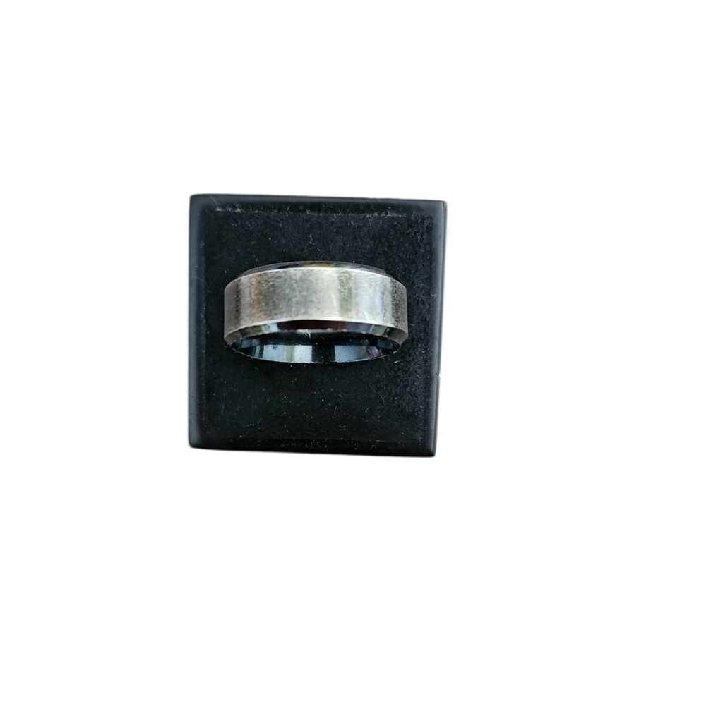 Size 8.5 Silver Toned Men's Band Ring - Classic Polished Finish